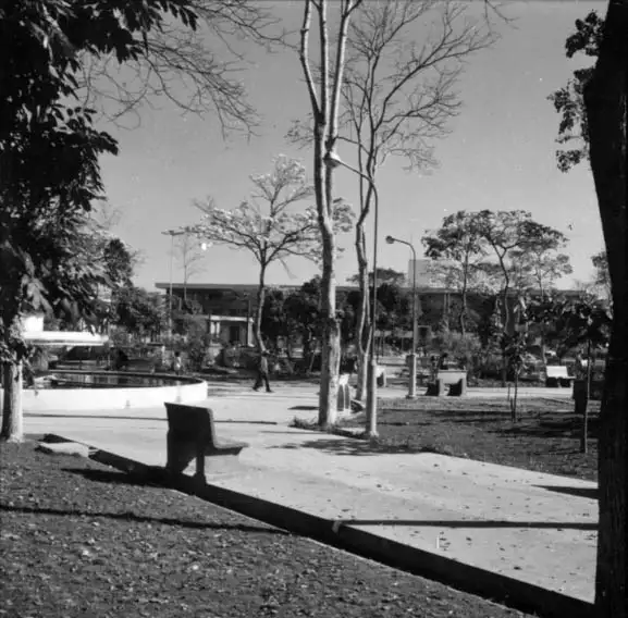Foto 60: Praça Presidente Dutra e Hotel Chuí : Município de Rio Branco