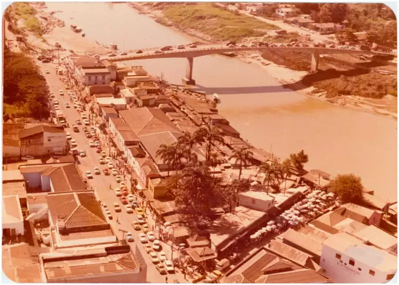 Foto 161: [Vista aérea da cidade : Rua Epaminondas Jácome : Ponte Coronel Sebastião Dantas : Rio Acre] : Rio Branco, AC