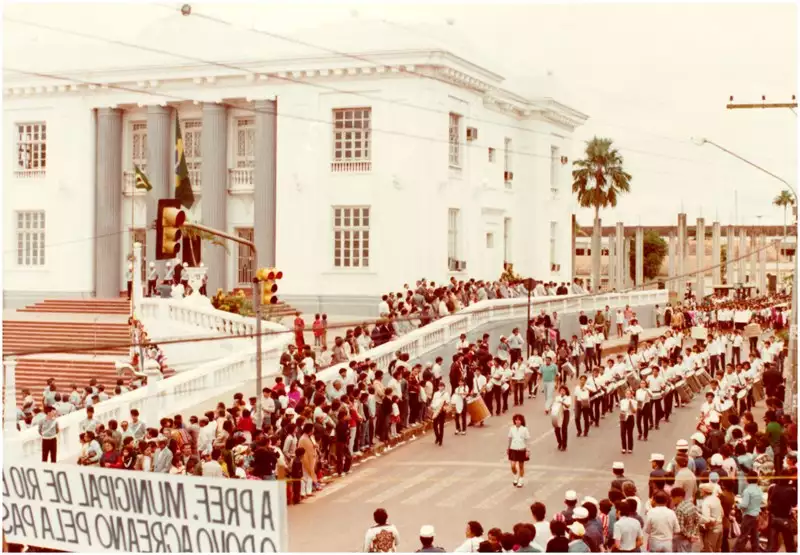 Foto 166: [Desfile de Sete de Setembro : Palácio Rio Branco] : Rio Branco, AC