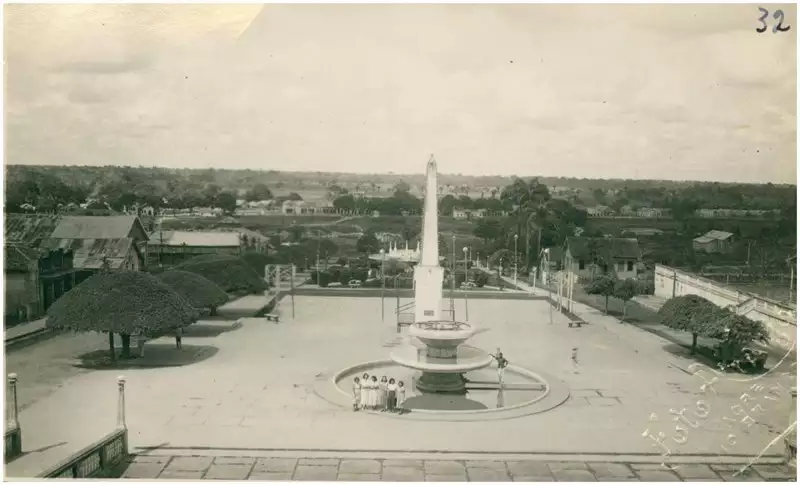 Foto 182: Praça General Dutra : [Fonte Luminosa : Obelisco dos Herois da Revolução : vista panorâmica da cidade] : Rio Branco, AC