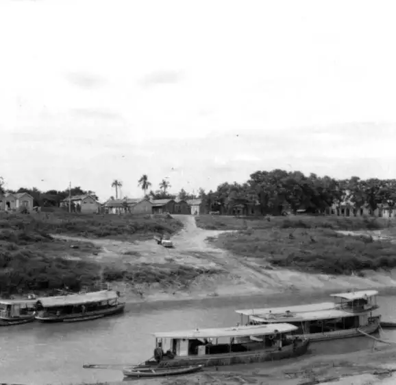 Foto 199: O Rio Acre em Rio Branco, visto da margem direita, na vasante (RO)