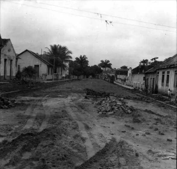 Foto 20: Calçamento de uma rua em Xapuri com tijolos (AC)
