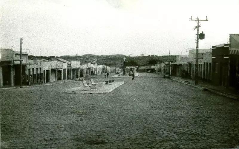 Foto 1: Avenida Coronel João Malta de Sá : Inhapi, AL