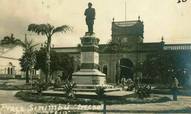 Foto 5: Praça [Visconde] Sinimbú : [Monumento ao Visconde de Sinimbú] : Maceió, AL