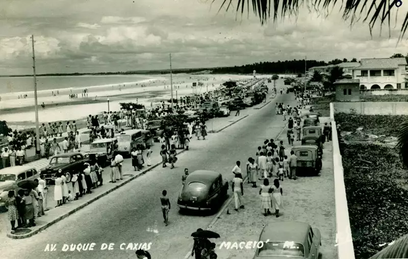 Foto 41: Avenida Duque de Caxias : [Praia da Avenida] : Maceió, AL