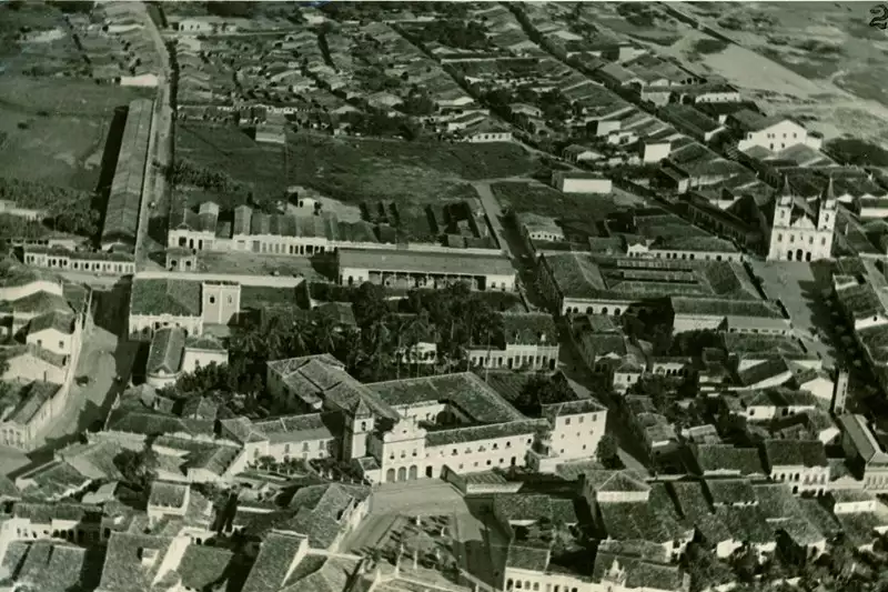Foto 16: Vista aérea da parte baixa da cidade : Penedo (AL)
