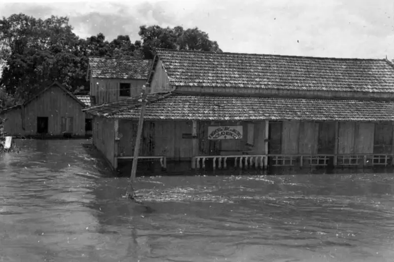 Foto 17: Posto médico inundado em Careiro (AM)
