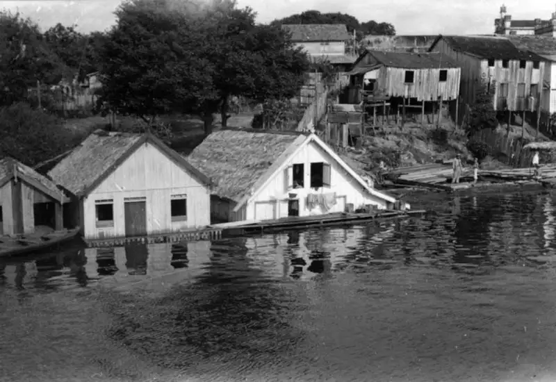 Foto 113: Casas inundadas em Igarapé Cachoeirinha, Manaus (AM)