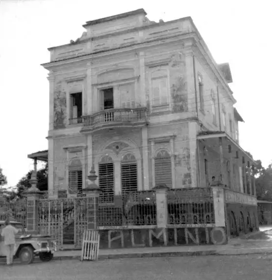 Foto 184: Antiga residência de seringalista ocupada por uma repartição pública em Manaus (AM)