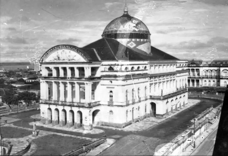 Foto 237: Vista do Teatro Amazonas em Manaus (AM)