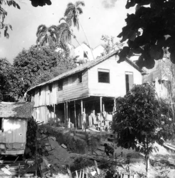 Foto 371: Casa palafita perto da Avenida Silves em Manaus (AM)