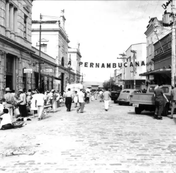 Foto 435: Rua do Mercado obdervando-se ativo comércio na parte antiga da cidade de Manaus (AM)