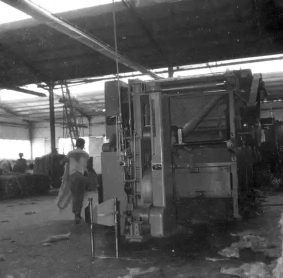 Foto 440: Fábrica Brasil/ Juta vendo-se rolos de juta prensados, Manaus (AM)