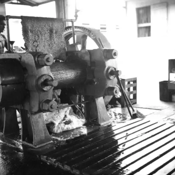 Foto 496: Detalhe da máquina da Companhia Nacional de Borracha S/A em Manaus (AM)