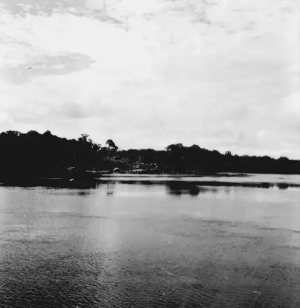Foto 790: Matacões de granito entre Rio Negro e Paraná do Guariba (AM)
