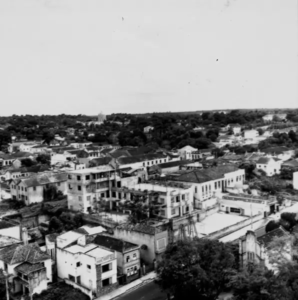 Foto 835: Vista da cidade de Manaus vendo-se ao fundo o Rio Negro (AM)