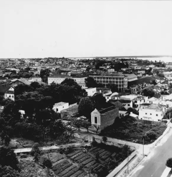 Foto 838: Vista da cidade de Manaus vendo-se ao fundo o Rio Negro (AM)
