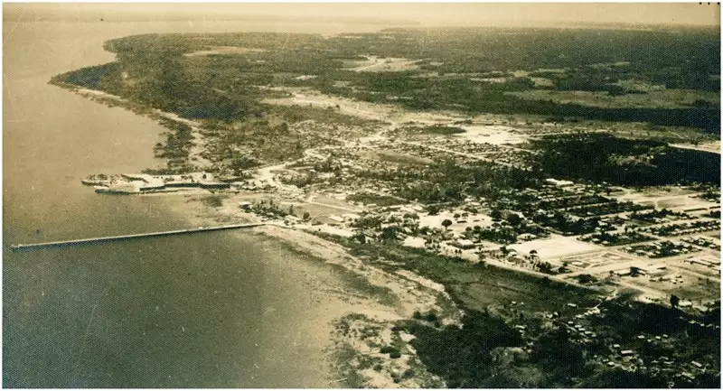 Foto 83: Rio Amazonas : [Trapiche Eliezer Levy] : vista aérea da cidade : Macapá, AP