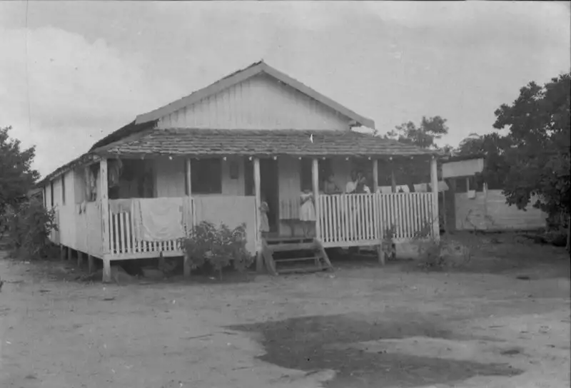 Foto 141: Casa e benfeitorias de Salustiano da Silva no Município de Matapí no Amapá (AP)