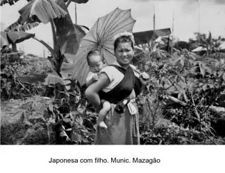 Foto 19: Japonesa com filho no Município de Mazagão (AP)