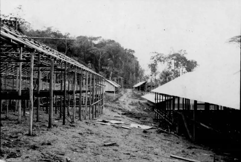 Foto 20: Construção de barracões para operários em Serra do Navio (AP)