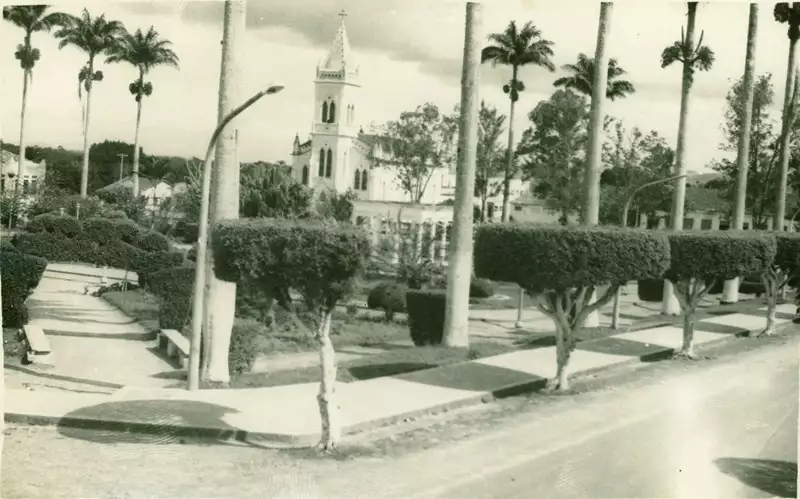 Foto 6: Jardim Lourival Monte : Catedral de Nossa Senhora do Bom Conselho : Amargosa, BA