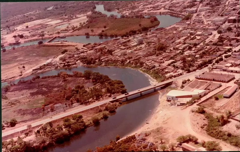 Foto 8: Vista aérea da cidade : [Rio Grande] : Ponte [Aylon Macedo] : Barreiras, BA