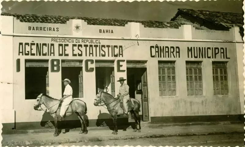 Foto 22: Agência de Estatística : Biblioteca Mario Barbosa : Câmara Municipal : Barreiras, BA