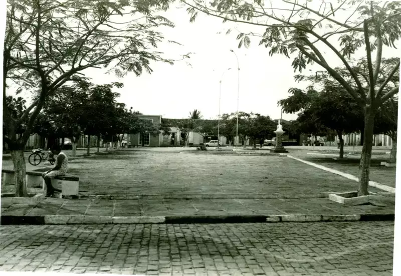 Foto 1: Praça Deputado Edgar Pereira : Caldeirão Grande, BA