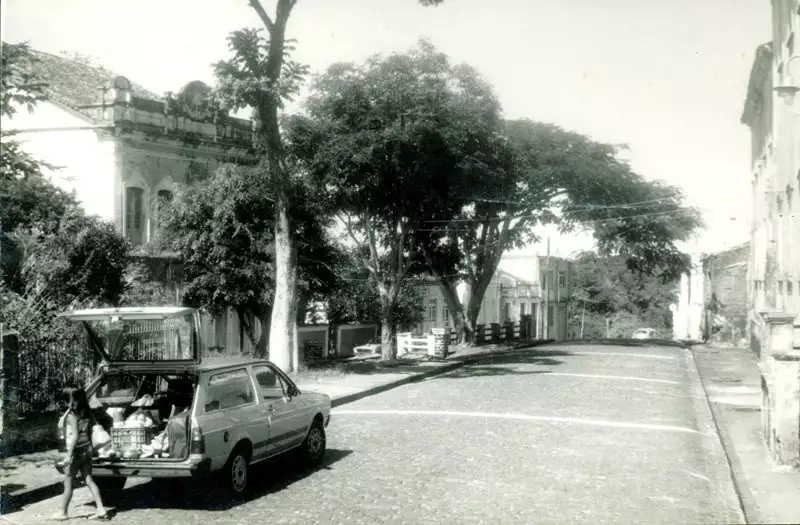 Foto 9: Praça Nossa Senhora da Assunção : Antiga Prefeitura Municipal : Camamu, BA