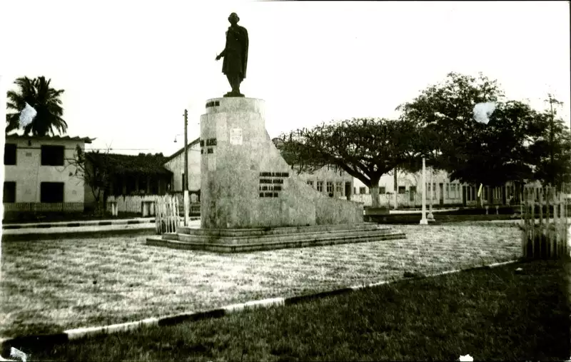 Foto 35: Monumento do Poeta Castro Alves : Castro Alves, BA