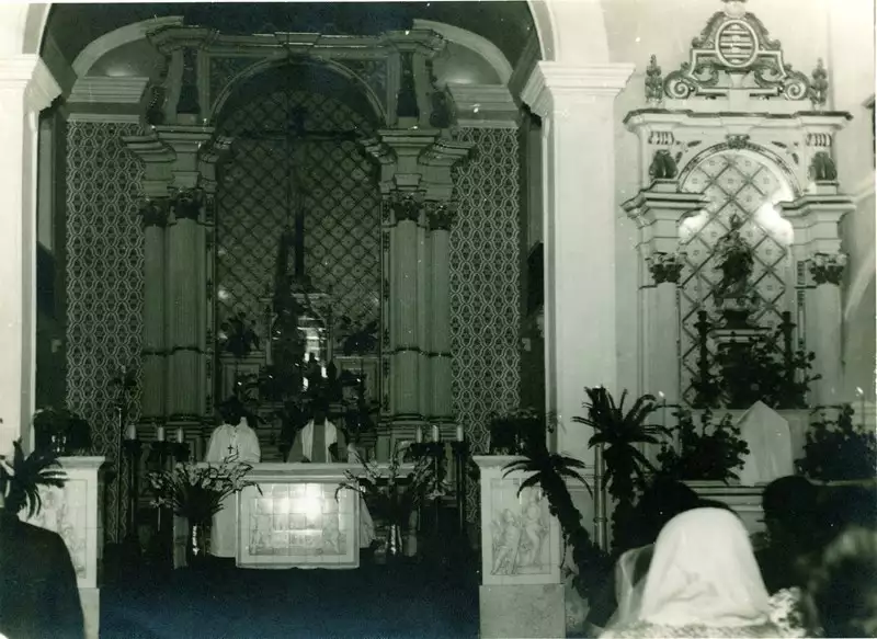 Foto 12: Altar da Paróquia Nossa Senhora Sant’Ana : Catu, BA