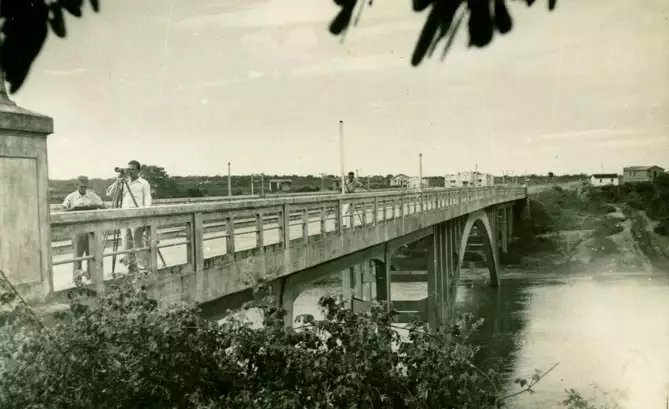 Foto 14: Ponte Getúlio Vargas sobre o Rio Itapicuru : Cipó, BA