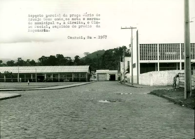 Foto 14: Praça Jário de Araújo Góes : Clube Social de Coaraci : mercado municipal : Coaraci, BA