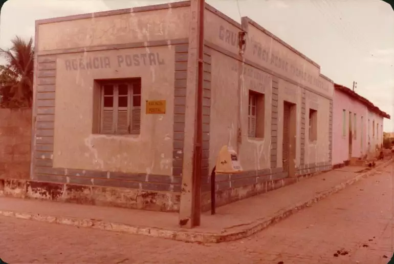 Foto 2: Agência postal : junta de serviço militar : biblioteca municipal : Contendas do Sincorá, BA