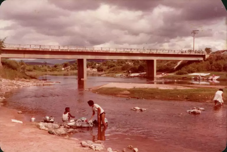 Foto 4: Ponte sobre o Rio Sincorá : Contendas do Sincorá, BA