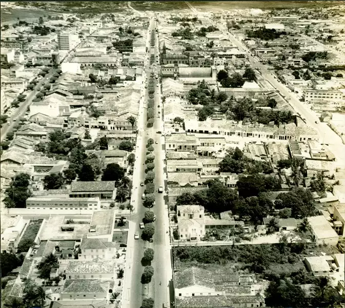 Foto 25: Vista aérea da cidade : [Avenida Senhor dos Passos] : Feira de Santana, BA