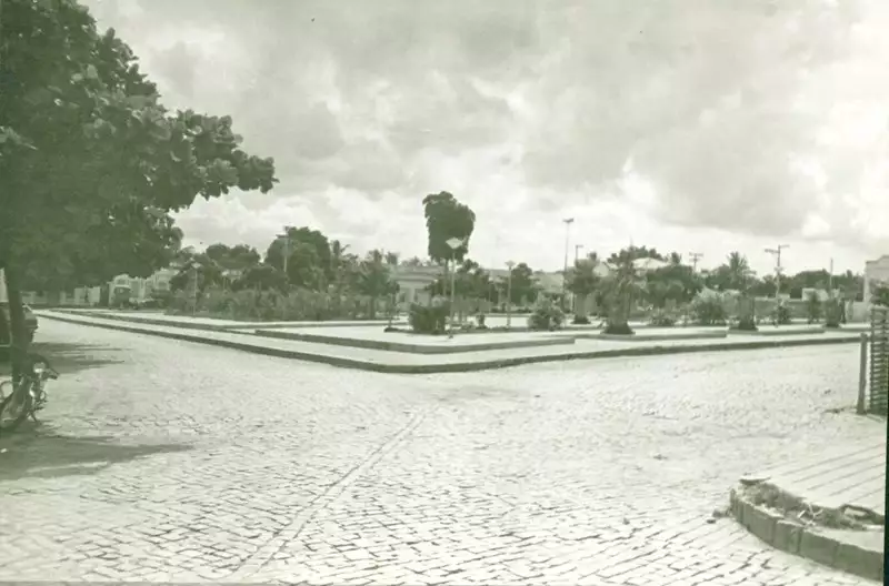 Foto 17: Praça da Bandeira : Guanambi, BA