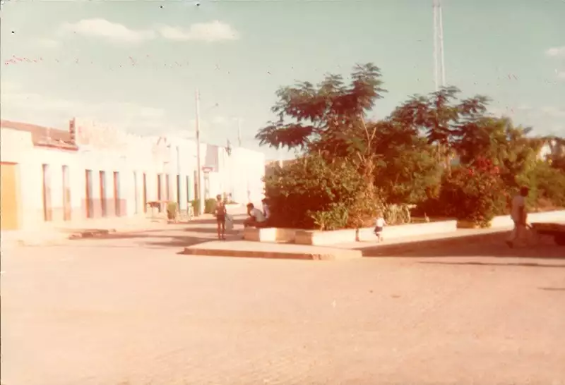 Foto 1: Praça do Comércio : Ibipeba, BA