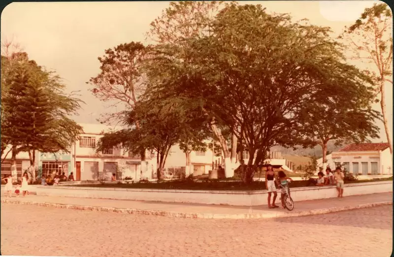 Foto 1: Jardim dos Namorados : Iguaí, BA