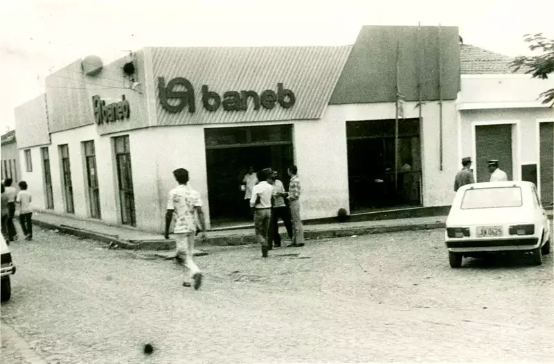 Foto 13: Banco BANEB : Iraquara, BA