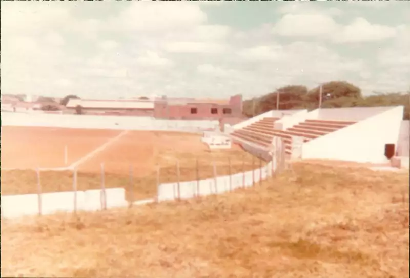 Foto 39: Estádio Joviniano Dourado Lopes : Irecê, BA