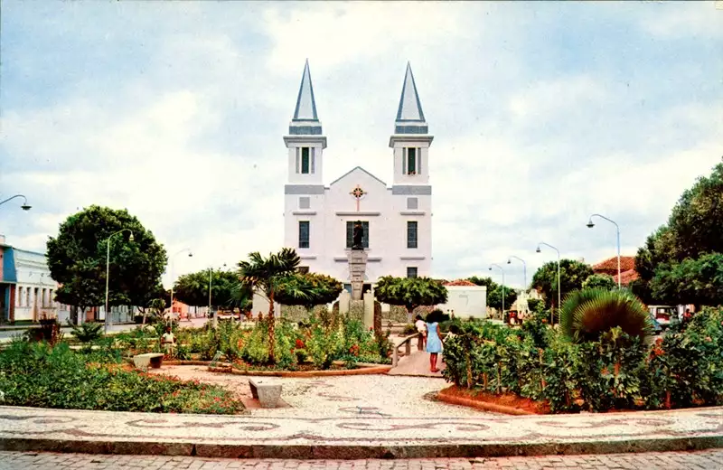 Foto 24: Praça Imaculada Conceição : [Catedral Santuário Nossa Senhora das Grotas] : Juazeiro, BA