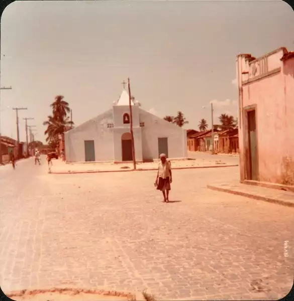 Foto 1: Praça do Rosário : Igreja Nossa Senhora do Rosário : Malhada, BA
