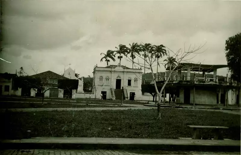 Foto 13: Praça Barão Açu da Torre : Prefeitura Municipal : Mata de São João, BA