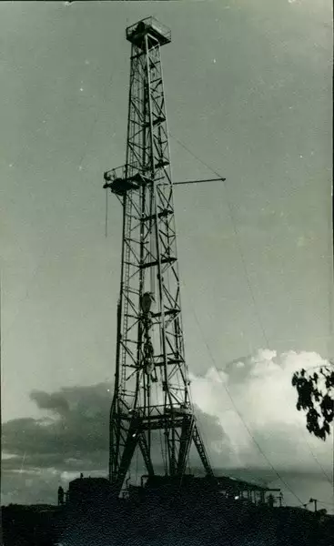 Foto 20: Torre de petróleo : Mata de São João, BA