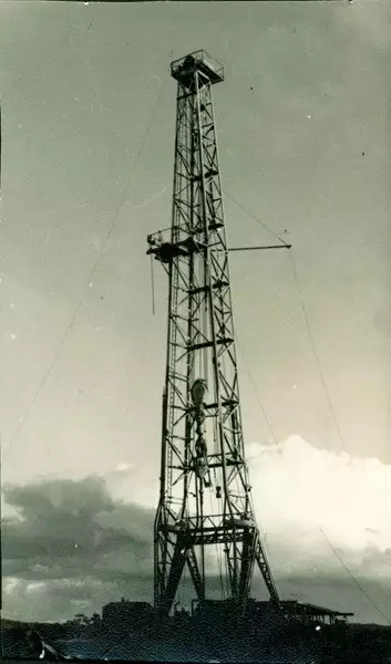 Foto 22: Torre de petróleo : Mata de São João, BA