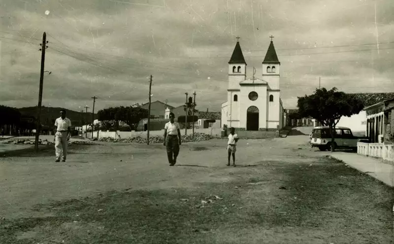 Foto 2: Igreja : Distrito de Tapiranga : Miguel Calmon, BA