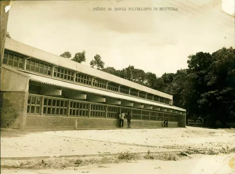 Foto 9: Escola polivalente : Muritiba, BA