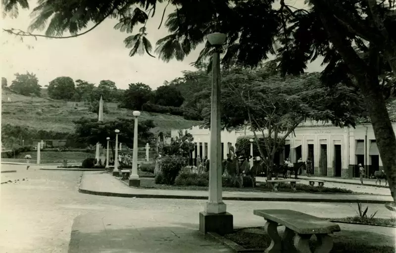 Foto 2: Jardim Público : Mutuípe, BA
